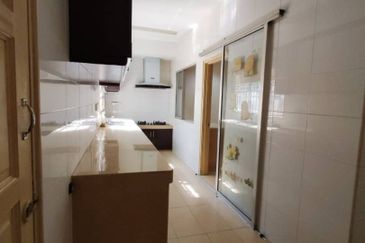 𝟐.𝟓 𝐒𝐭𝐨𝐫𝐞𝐲 𝐇𝐨𝐮𝐬𝐞 𝐈𝐧 𝐁𝐚𝐧𝐝𝐚𝐫 𝐏𝐮𝐭𝐞𝐫𝐢 𝟖 ,𝐏𝐮𝐜𝐡𝐨𝐧𝐠 𝐟𝐨𝐫 𝐒𝐚𝐥𝐞