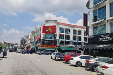 𝐆𝐫𝐨𝐮𝐧𝐝 𝐅𝐥𝐨𝐨𝐫 𝐒𝐡𝐨𝐩𝐥𝐨𝐭 , 𝐁𝐚𝐧𝐝𝐚𝐫 𝐏𝐮𝐭𝐞𝐫𝐢 𝐏𝐮𝐜𝐡𝐨𝐧𝐠 𝐟𝐨𝐫 𝐑𝐞𝐧𝐭