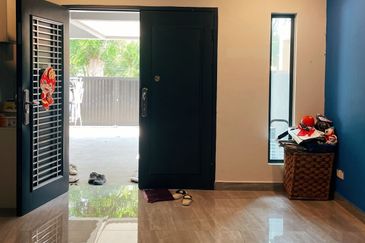 𝟐.𝟓 𝐒𝐭𝐨𝐫𝐞𝐲  𝐇𝐨𝐮𝐬𝐞 𝐈𝐧 𝐁𝐚𝐧𝐝𝐚𝐫 𝐏𝐮𝐭𝐞𝐫𝐢 𝟖, 𝐏𝐮𝐜𝐡𝐨𝐧𝐠 𝐟𝐨𝐫 𝐫𝐞𝐧𝐭