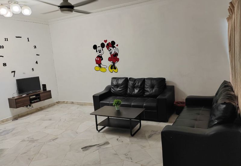 𝟐.𝟓 𝐒𝐭𝐨𝐫𝐞𝐲  𝐇𝐨𝐮𝐬𝐞 𝐈𝐧 𝐁𝐚𝐧𝐝𝐚𝐫 𝐏𝐮𝐭𝐞𝐫𝐢 𝟖, 𝐏𝐮𝐜𝐡𝐨𝐧𝐠 𝐟𝐨𝐫 𝐫𝐞𝐧𝐭