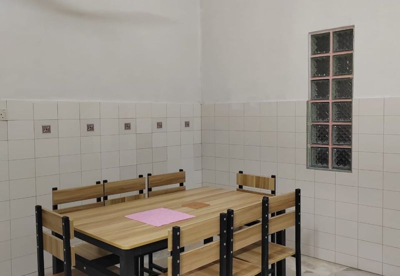 𝟐.𝟓 𝐒𝐭𝐨𝐫𝐞𝐲  𝐇𝐨𝐮𝐬𝐞 𝐈𝐧 𝐁𝐚𝐧𝐝𝐚𝐫 𝐏𝐮𝐭𝐞𝐫𝐢 𝟖, 𝐏𝐮𝐜𝐡𝐨𝐧𝐠 𝐟𝐨𝐫 𝐫𝐞𝐧𝐭