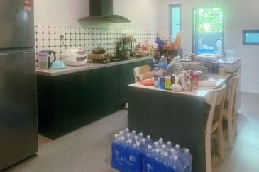 𝟐.𝟓 𝐒𝐭𝐨𝐫𝐞𝐲  𝐇𝐨𝐮𝐬𝐞 𝐈𝐧 𝐁𝐚𝐧𝐝𝐚𝐫 𝐏𝐮𝐭𝐞𝐫𝐢 𝟖, 𝐏𝐮𝐜𝐡𝐨𝐧𝐠 𝐟𝐨𝐫 𝐫𝐞𝐧𝐭