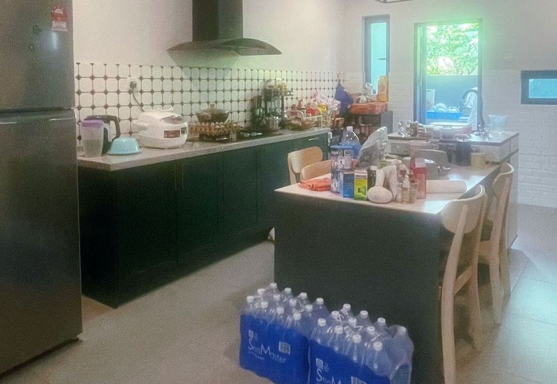 𝟐.𝟓 𝐒𝐭𝐨𝐫𝐞𝐲  𝐇𝐨𝐮𝐬𝐞 𝐈𝐧 𝐁𝐚𝐧𝐝𝐚𝐫 𝐏𝐮𝐭𝐞𝐫𝐢 𝟖, 𝐏𝐮𝐜𝐡𝐨𝐧𝐠 𝐟𝐨𝐫 𝐫𝐞𝐧𝐭