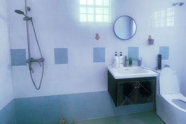 𝟐.𝟓 𝐒𝐭𝐨𝐫𝐞𝐲  𝐇𝐨𝐮𝐬𝐞 𝐈𝐧 𝐁𝐚𝐧𝐝𝐚𝐫 𝐏𝐮𝐭𝐞𝐫𝐢 𝟖, 𝐏𝐮𝐜𝐡𝐨𝐧𝐠 𝐟𝐨𝐫 𝐫𝐞𝐧𝐭