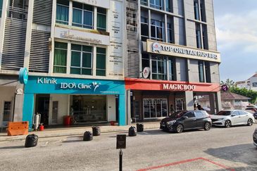 𝟑 𝐒𝐭𝐨𝐫𝐞𝐲 𝐒𝐡𝐨𝐩𝐥𝐨𝐭 𝐢𝐧 𝐁𝐚𝐧𝐝𝐚𝐫 𝐒𝐫𝐢 𝐏𝐞𝐭𝐚𝐥𝐢𝐧𝐠, 𝐊𝐮𝐚𝐥𝐚 𝐋𝐮𝐦𝐩𝐮𝐫 𝐟𝐨𝐫 𝐒𝐚𝐥𝐞