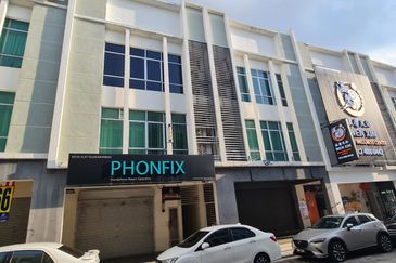 𝟑 𝐒𝐭𝐨𝐫𝐞𝐲 𝐒𝐡𝐨𝐩𝐥𝐨𝐭 𝐢𝐧 𝐁𝐚𝐧𝐝𝐚𝐫 𝐒𝐫𝐢 𝐏𝐞𝐭𝐚𝐥𝐢𝐧𝐠, 𝐊𝐮𝐚𝐥𝐚 𝐋𝐮𝐦𝐩𝐮𝐫 𝐟𝐨𝐫 𝐒𝐚𝐥𝐞