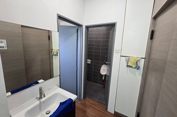 𝐒𝐡𝐨𝐩𝐥𝐨𝐭 𝐎𝐟𝐟𝐢𝐜𝐞 , 𝐁𝐚𝐧𝐝𝐚𝐫 𝐏𝐮𝐭𝐞𝐫𝐢 𝐏𝐮𝐜𝐡𝐨𝐧𝐠 𝐟𝐨𝐫 𝐑𝐞𝐧𝐭