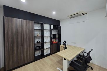 𝐒𝐡𝐨𝐩𝐥𝐨𝐭 𝐎𝐟𝐟𝐢𝐜𝐞 , 𝐁𝐚𝐧𝐝𝐚𝐫 𝐏𝐮𝐭𝐞𝐫𝐢 𝐏𝐮𝐜𝐡𝐨𝐧𝐠 𝐟𝐨𝐫 𝐑𝐞𝐧𝐭