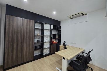 𝐒𝐡𝐨𝐩𝐥𝐨𝐭 𝐎𝐟𝐟𝐢𝐜𝐞 , 𝐁𝐚𝐧𝐝𝐚𝐫 𝐏𝐮𝐭𝐞𝐫𝐢 𝐏𝐮𝐜𝐡𝐨𝐧𝐠 𝐟𝐨𝐫 𝐑𝐞𝐧𝐭