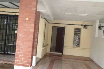 𝟐 𝐒𝐭𝐨𝐫𝐞𝐲 𝐇𝐨𝐮𝐬𝐞 𝐈𝐧 𝐁𝐚𝐧𝐝𝐚𝐫 𝐏𝐮𝐭𝐞𝐫𝐢 𝟏𝟎, 𝐏𝐮𝐜𝐡𝐨𝐧𝐠 𝐟𝐨𝐫 𝐫𝐞𝐧𝐭