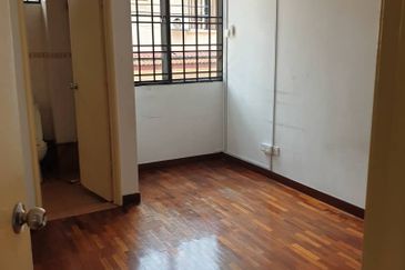 𝟐 𝐒𝐭𝐨𝐫𝐞𝐲 𝐇𝐨𝐮𝐬𝐞 𝐈𝐧 𝐁𝐚𝐧𝐝𝐚𝐫 𝐏𝐮𝐭𝐞𝐫𝐢 𝟏𝟎, 𝐏𝐮𝐜𝐡𝐨𝐧𝐠 𝐟𝐨𝐫 𝐫𝐞𝐧𝐭