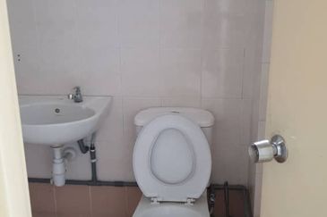 𝟐 𝐒𝐭𝐨𝐫𝐞𝐲 𝐇𝐨𝐮𝐬𝐞 𝐈𝐧 𝐁𝐚𝐧𝐝𝐚𝐫 𝐏𝐮𝐭𝐞𝐫𝐢 𝟏𝟎, 𝐏𝐮𝐜𝐡𝐨𝐧𝐠 𝐟𝐨𝐫 𝐫𝐞𝐧𝐭