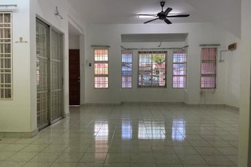 Jalan Putra Prima Tengah 