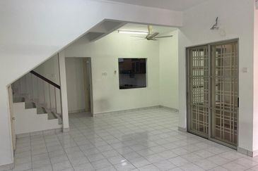 Jalan Putra Prima Tengah 