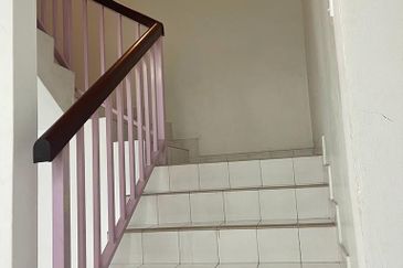 Jalan Putra Prima Tengah 