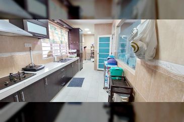 𝟐  𝐒𝐭𝐨𝐫𝐞𝐲 𝐄𝐧𝐝 𝐋𝐨𝐭 𝐇𝐨𝐮𝐬𝐞 𝐁𝐚𝐧𝐝𝐚𝐫 𝐏𝐮𝐭𝐞𝐫𝐢 ,𝐏𝐮𝐜𝐡𝐨𝐧𝐠, 𝐟𝐨𝐫 𝐒𝐚𝐥𝐞