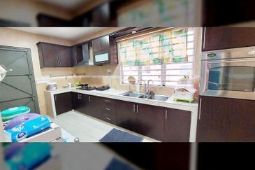 𝟐  𝐒𝐭𝐨𝐫𝐞𝐲 𝐄𝐧𝐝 𝐋𝐨𝐭 𝐇𝐨𝐮𝐬𝐞 𝐁𝐚𝐧𝐝𝐚𝐫 𝐏𝐮𝐭𝐞𝐫𝐢 ,𝐏𝐮𝐜𝐡𝐨𝐧𝐠, 𝐟𝐨𝐫 𝐒𝐚𝐥𝐞