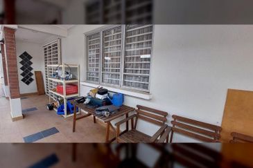 𝟐  𝐒𝐭𝐨𝐫𝐞𝐲 𝐄𝐧𝐝 𝐋𝐨𝐭 𝐇𝐨𝐮𝐬𝐞 𝐁𝐚𝐧𝐝𝐚𝐫 𝐏𝐮𝐭𝐞𝐫𝐢 ,𝐏𝐮𝐜𝐡𝐨𝐧𝐠, 𝐟𝐨𝐫 𝐒𝐚𝐥𝐞