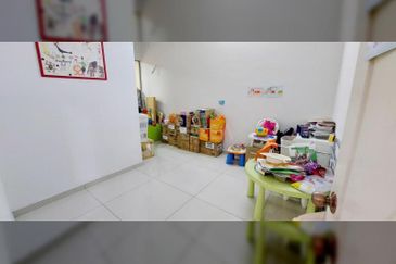 𝟐  𝐒𝐭𝐨𝐫𝐞𝐲 𝐄𝐧𝐝 𝐋𝐨𝐭 𝐇𝐨𝐮𝐬𝐞 𝐁𝐚𝐧𝐝𝐚𝐫 𝐏𝐮𝐭𝐞𝐫𝐢 ,𝐏𝐮𝐜𝐡𝐨𝐧𝐠, 𝐟𝐨𝐫 𝐒𝐚𝐥𝐞