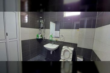 𝟐  𝐒𝐭𝐨𝐫𝐞𝐲 𝐄𝐧𝐝 𝐋𝐨𝐭 𝐇𝐨𝐮𝐬𝐞 𝐁𝐚𝐧𝐝𝐚𝐫 𝐏𝐮𝐭𝐞𝐫𝐢 ,𝐏𝐮𝐜𝐡𝐨𝐧𝐠, 𝐟𝐨𝐫 𝐒𝐚𝐥𝐞