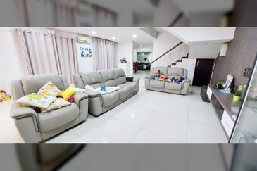 𝟐  𝐒𝐭𝐨𝐫𝐞𝐲 𝐄𝐧𝐝 𝐋𝐨𝐭 𝐇𝐨𝐮𝐬𝐞 𝐁𝐚𝐧𝐝𝐚𝐫 𝐏𝐮𝐭𝐞𝐫𝐢 ,𝐏𝐮𝐜𝐡𝐨𝐧𝐠, 𝐟𝐨𝐫 𝐒𝐚𝐥𝐞