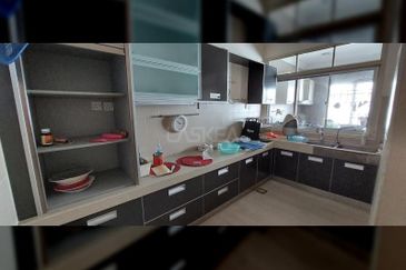 𝟐  𝐒𝐭𝐨𝐫𝐞𝐲 𝐇𝐨𝐮𝐬𝐞 𝐁𝐚𝐧𝐝𝐚𝐫 𝐏𝐮𝐭𝐞𝐫𝐢 𝟏𝟎 ,𝐏𝐮𝐜𝐡𝐨𝐧𝐠, 𝐟𝐨𝐫 𝐒𝐚𝐥𝐞