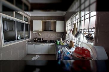 𝟐  𝐒𝐭𝐨𝐫𝐞𝐲 𝐇𝐨𝐮𝐬𝐞 𝐁𝐚𝐧𝐝𝐚𝐫 𝐏𝐮𝐭𝐞𝐫𝐢 𝟏𝟎 ,𝐏𝐮𝐜𝐡𝐨𝐧𝐠, 𝐟𝐨𝐫 𝐒𝐚𝐥𝐞