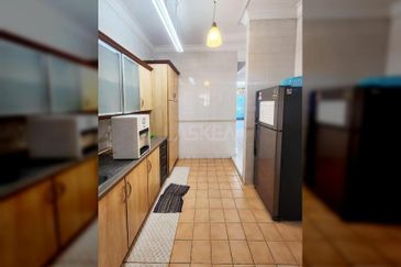 𝟐  𝐒𝐭𝐨𝐫𝐞𝐲 𝐇𝐨𝐮𝐬𝐞 𝐁𝐚𝐧𝐝𝐚𝐫 𝐏𝐮𝐭𝐞𝐫𝐢  ,𝐏𝐮𝐜𝐡𝐨𝐧𝐠, 𝐟𝐨𝐫 𝐒𝐚𝐥𝐞