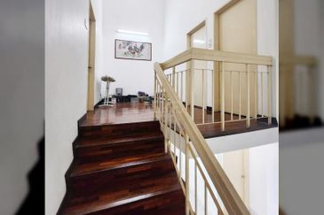 𝟐  𝐒𝐭𝐨𝐫𝐞𝐲 𝐇𝐨𝐮𝐬𝐞 𝐁𝐚𝐧𝐝𝐚𝐫 𝐏𝐮𝐭𝐞𝐫𝐢  ,𝐏𝐮𝐜𝐡𝐨𝐧𝐠, 𝐟𝐨𝐫 𝐒𝐚𝐥𝐞