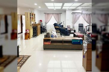 𝟐.𝟓 𝐒𝐭𝐨𝐫𝐞𝐲 𝐂𝐨𝐫𝐧𝐞𝐫 𝐇𝐨𝐮𝐬𝐞 𝐁𝐚𝐧𝐝𝐚𝐫 𝐏𝐮𝐭𝐞𝐫𝐢  ,𝐏𝐮𝐜𝐡𝐨𝐧𝐠, 𝐟𝐨𝐫 𝐒𝐚𝐥𝐞