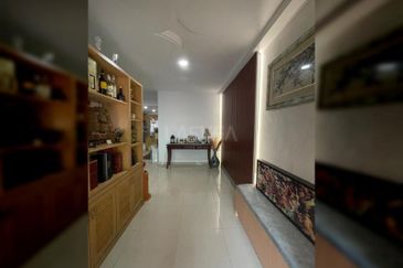 𝟐.𝟓 𝐒𝐭𝐨𝐫𝐞𝐲 𝐂𝐨𝐫𝐧𝐞𝐫 𝐇𝐨𝐮𝐬𝐞 𝐁𝐚𝐧𝐝𝐚𝐫 𝐏𝐮𝐭𝐞𝐫𝐢  ,𝐏𝐮𝐜𝐡𝐨𝐧𝐠, 𝐟𝐨𝐫 𝐒𝐚𝐥𝐞