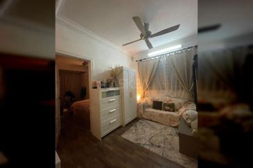 𝟐.𝟓 𝐒𝐭𝐨𝐫𝐞𝐲 𝐂𝐨𝐫𝐧𝐞𝐫 𝐇𝐨𝐮𝐬𝐞 𝐁𝐚𝐧𝐝𝐚𝐫 𝐏𝐮𝐭𝐞𝐫𝐢  ,𝐏𝐮𝐜𝐡𝐨𝐧𝐠, 𝐟𝐨𝐫 𝐒𝐚𝐥𝐞