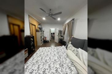 𝟐.𝟓 𝐒𝐭𝐨𝐫𝐞𝐲 𝐂𝐨𝐫𝐧𝐞𝐫 𝐇𝐨𝐮𝐬𝐞 𝐁𝐚𝐧𝐝𝐚𝐫 𝐏𝐮𝐭𝐞𝐫𝐢  ,𝐏𝐮𝐜𝐡𝐨𝐧𝐠, 𝐟𝐨𝐫 𝐒𝐚𝐥𝐞