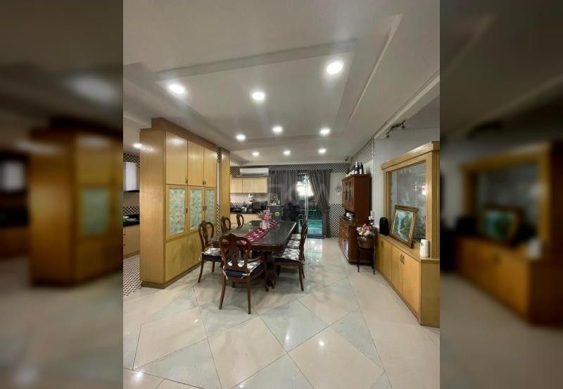 𝟐.𝟓 𝐒𝐭𝐨𝐫𝐞𝐲 𝐂𝐨𝐫𝐧𝐞𝐫 𝐇𝐨𝐮𝐬𝐞 𝐁𝐚𝐧𝐝𝐚𝐫 𝐏𝐮𝐭𝐞𝐫𝐢  ,𝐏𝐮𝐜𝐡𝐨𝐧𝐠, 𝐟𝐨𝐫 𝐒𝐚𝐥𝐞