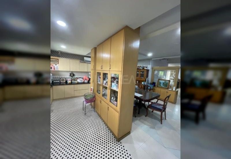 𝟐.𝟓 𝐒𝐭𝐨𝐫𝐞𝐲 𝐂𝐨𝐫𝐧𝐞𝐫 𝐇𝐨𝐮𝐬𝐞 𝐁𝐚𝐧𝐝𝐚𝐫 𝐏𝐮𝐭𝐞𝐫𝐢  ,𝐏𝐮𝐜𝐡𝐨𝐧𝐠, 𝐟𝐨𝐫 𝐒𝐚𝐥𝐞