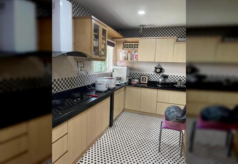 𝟐.𝟓 𝐒𝐭𝐨𝐫𝐞𝐲 𝐂𝐨𝐫𝐧𝐞𝐫 𝐇𝐨𝐮𝐬𝐞 𝐁𝐚𝐧𝐝𝐚𝐫 𝐏𝐮𝐭𝐞𝐫𝐢  ,𝐏𝐮𝐜𝐡𝐨𝐧𝐠, 𝐟𝐨𝐫 𝐒𝐚𝐥𝐞