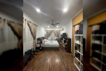 𝟐.𝟓 𝐒𝐭𝐨𝐫𝐞𝐲 𝐂𝐨𝐫𝐧𝐞𝐫 𝐇𝐨𝐮𝐬𝐞 𝐁𝐚𝐧𝐝𝐚𝐫 𝐏𝐮𝐭𝐞𝐫𝐢  ,𝐏𝐮𝐜𝐡𝐨𝐧𝐠, 𝐟𝐨𝐫 𝐒𝐚𝐥𝐞