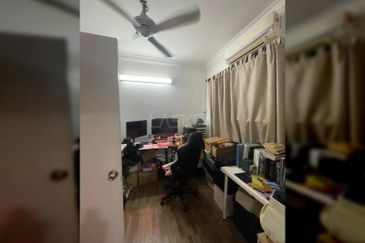 𝟐.𝟓 𝐒𝐭𝐨𝐫𝐞𝐲 𝐂𝐨𝐫𝐧𝐞𝐫 𝐇𝐨𝐮𝐬𝐞 𝐁𝐚𝐧𝐝𝐚𝐫 𝐏𝐮𝐭𝐞𝐫𝐢  ,𝐏𝐮𝐜𝐡𝐨𝐧𝐠, 𝐟𝐨𝐫 𝐒𝐚𝐥𝐞