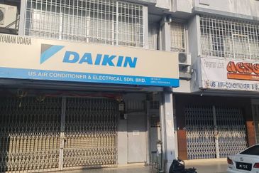 𝐆𝐫𝐨𝐮𝐧𝐝 𝐅𝐥𝐨𝐨𝐫 𝐒𝐡𝐨𝐩𝐥𝐨𝐭 𝐈𝐧 𝐁𝐚𝐧𝐝𝐚𝐫 𝐏𝐮𝐭𝐞𝐫𝐢, 𝐏𝐮𝐜𝐡𝐨𝐧𝐠 𝐟𝐨𝐫 𝐫𝐞𝐧𝐭