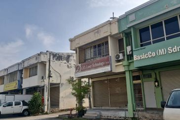 𝐆𝐫𝐨𝐮𝐧𝐝 𝐅𝐥𝐨𝐨𝐫 𝐒𝐡𝐨𝐩𝐥𝐨𝐭 𝐈𝐧 𝐁𝐚𝐧𝐝𝐚𝐫 𝐏𝐮𝐭𝐞𝐫𝐢, 𝐏𝐮𝐜𝐡𝐨𝐧𝐠 𝐟𝐨𝐫 𝐫𝐞𝐧𝐭