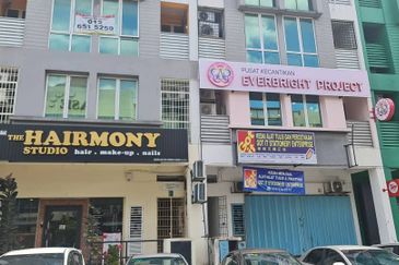 𝐆𝐫𝐨𝐮𝐧𝐝 𝐅𝐥𝐨𝐨𝐫 𝐒𝐡𝐨𝐩𝐥𝐨𝐭 𝐈𝐧 𝐁𝐚𝐧𝐝𝐚𝐫 𝐏𝐮𝐭𝐞𝐫𝐢, 𝐏𝐮𝐜𝐡𝐨𝐧𝐠 𝐟𝐨𝐫 𝐫𝐞𝐧𝐭