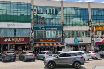 𝐆𝐫𝐨𝐮𝐧𝐝 𝐅𝐥𝐨𝐨𝐫 𝐒𝐡𝐨𝐩𝐥𝐨𝐭 𝐈𝐧 𝐁𝐚𝐧𝐝𝐚𝐫 𝐏𝐮𝐭𝐞𝐫𝐢, 𝐏𝐮𝐜𝐡𝐨𝐧𝐠 𝐟𝐨𝐫 𝐫𝐞𝐧𝐭