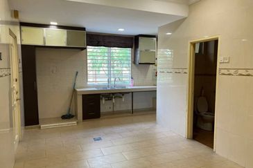 𝟐 𝐒𝐭𝐨𝐫𝐞𝐲 𝐄𝐧𝐝 𝐋𝐨𝐭 𝐇𝐨𝐮𝐬𝐞, 𝐁𝐚𝐧𝐝𝐚𝐫 𝐏𝐮𝐭𝐞𝐫𝐢 𝐏𝐮𝐜𝐡𝐨𝐧𝐠 𝐟𝐨𝐫 𝐫𝐞𝐧𝐭