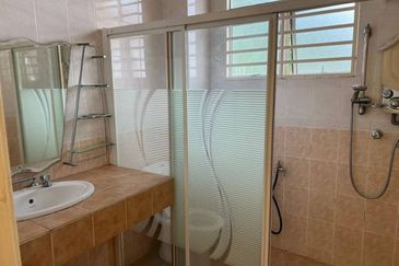 𝟐 𝐒𝐭𝐨𝐫𝐞𝐲 𝐄𝐧𝐝 𝐋𝐨𝐭 𝐇𝐨𝐮𝐬𝐞, 𝐁𝐚𝐧𝐝𝐚𝐫 𝐏𝐮𝐭𝐞𝐫𝐢 𝐏𝐮𝐜𝐡𝐨𝐧𝐠 𝐟𝐨𝐫 𝐫𝐞𝐧𝐭