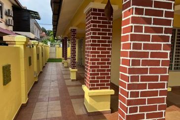 𝟐 𝐒𝐭𝐨𝐫𝐞𝐲 𝐄𝐧𝐝 𝐋𝐨𝐭 𝐇𝐨𝐮𝐬𝐞, 𝐁𝐚𝐧𝐝𝐚𝐫 𝐏𝐮𝐭𝐞𝐫𝐢 𝐏𝐮𝐜𝐡𝐨𝐧𝐠 𝐟𝐨𝐫 𝐫𝐞𝐧𝐭