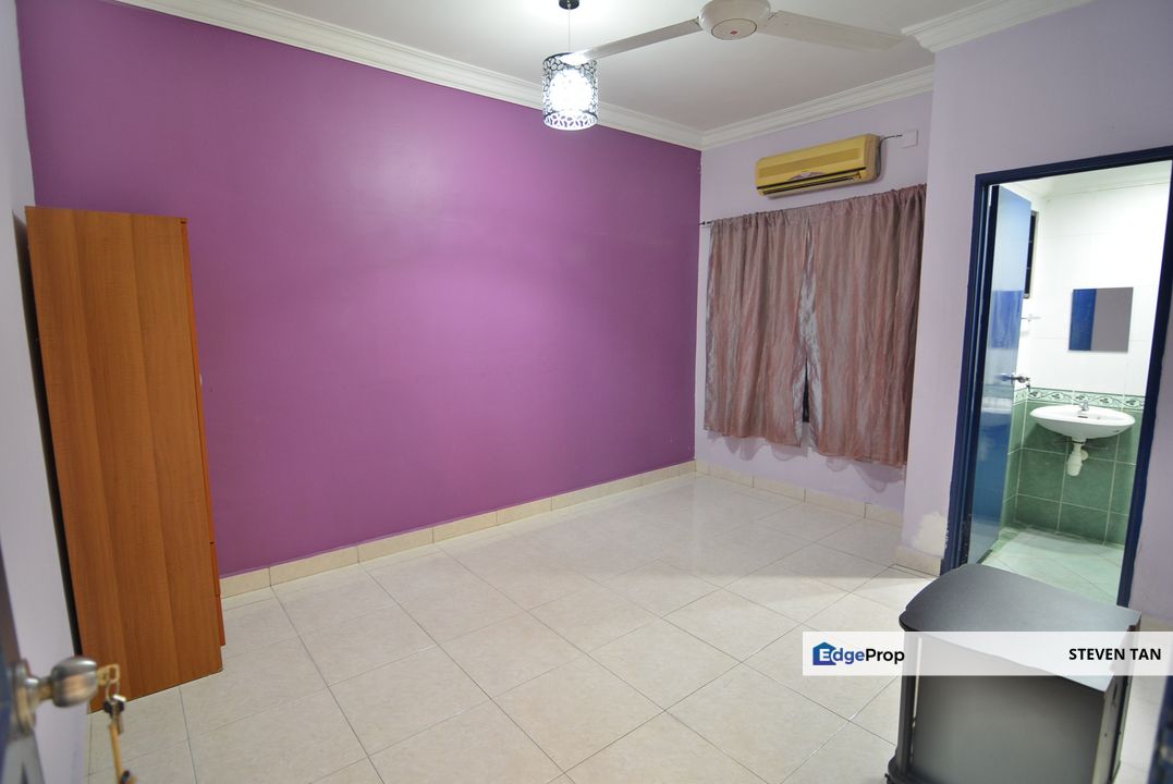 Villamas Apartment Puchong Middle Floor For Sale Below Market Value Fully Furnished, Selangor, Puchong