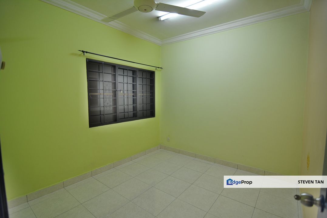 Villamas Apartment Puchong Middle Floor For Sale Below Market Value Fully Furnished, Selangor, Puchong