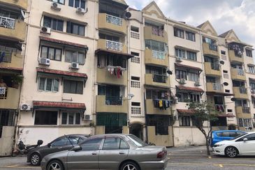 Makmur Apartment, Taman Sri Subang