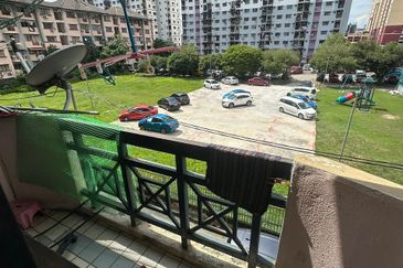 Makmur Apartment, Taman Sri Subang