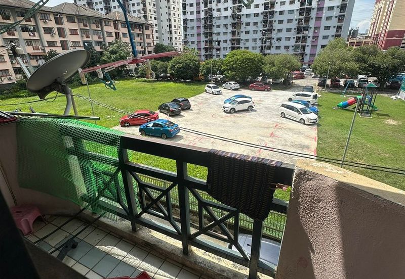 Makmur Apartment, Taman Sri Subang